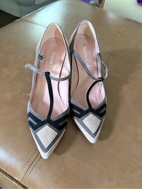 Beautiful Taupe and Black T-Strap Pointed Pumps from Spain - Nuria Cobo